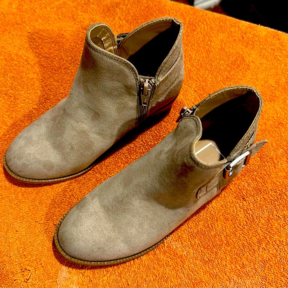 Size 1 kids boots suede